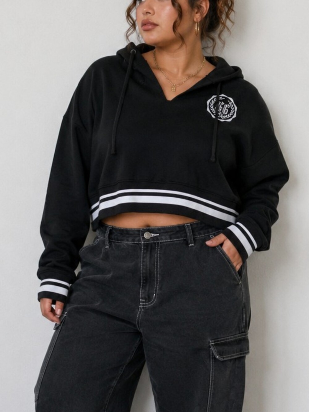 Vans Black Cropped Hoodie XL NWT White Crest Logo Striped Hem Sweatshirt